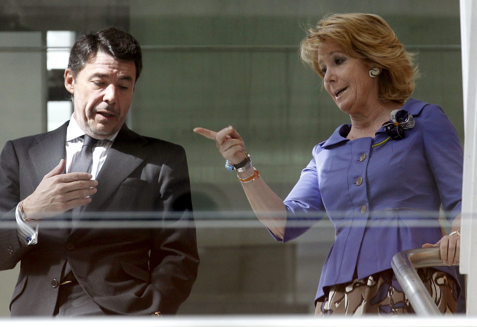 La presidenta de la Comunidad de Madrid, Esperanza Aguirre, junto al vicepresidente, Ignacio González