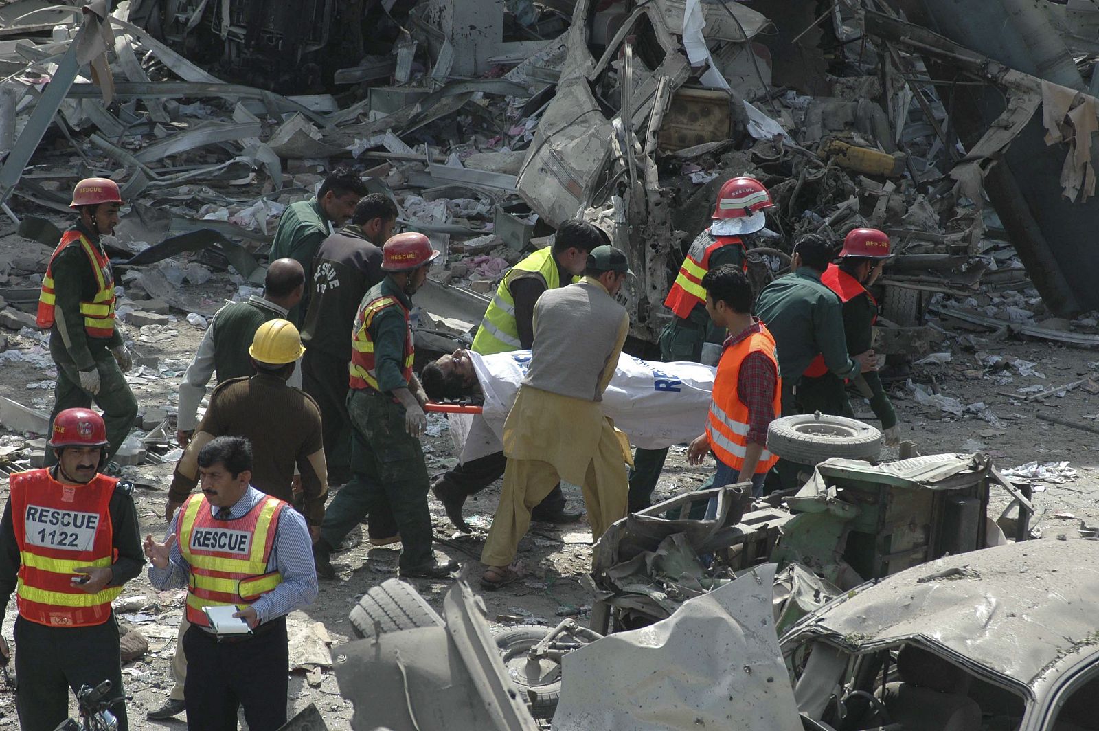 AL MENOS 20 MUERTOS EN UN ATENTADO EN FAISALABAD