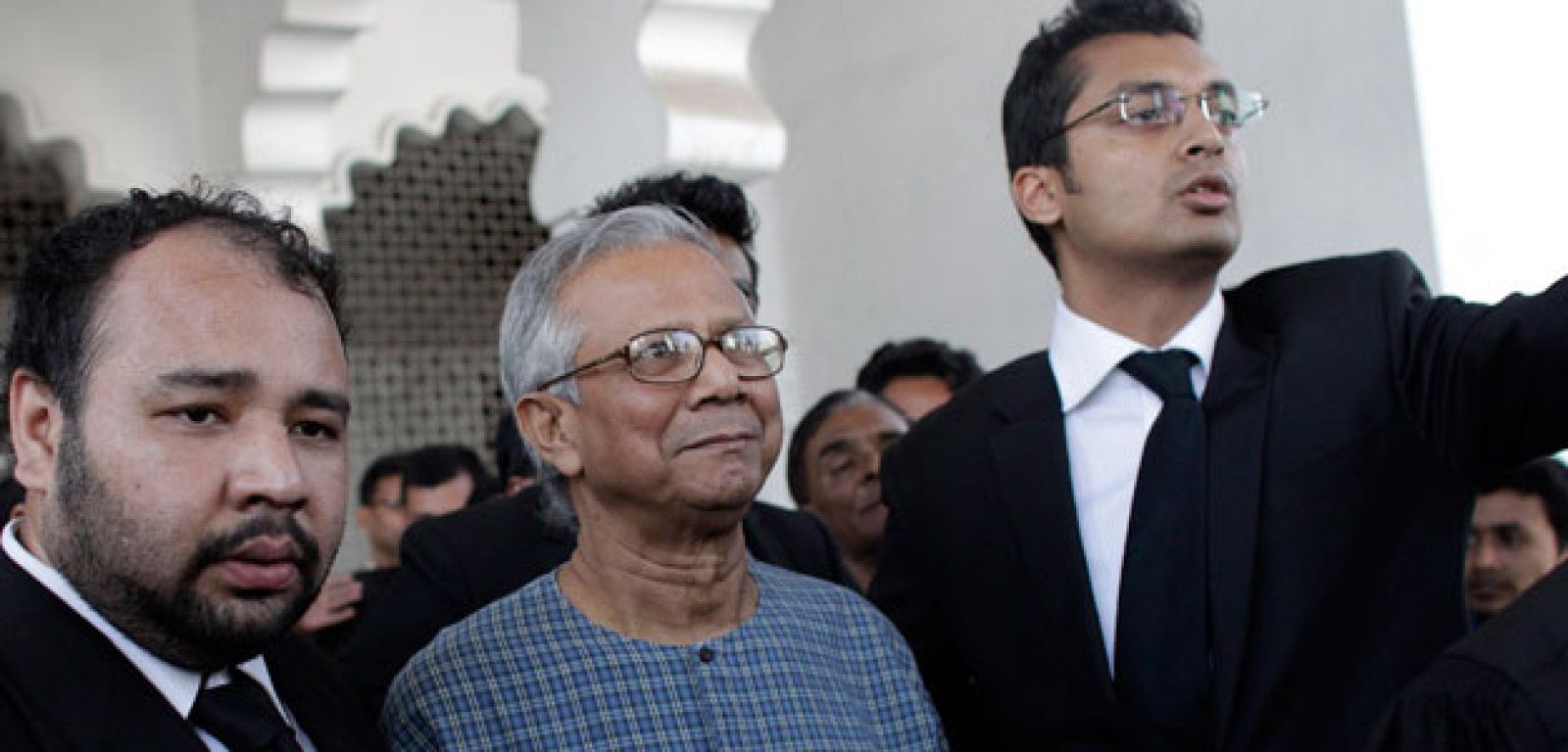 Un tribunal confirma la destitución del Premio Nobel Yunus al frente del banco que fundó