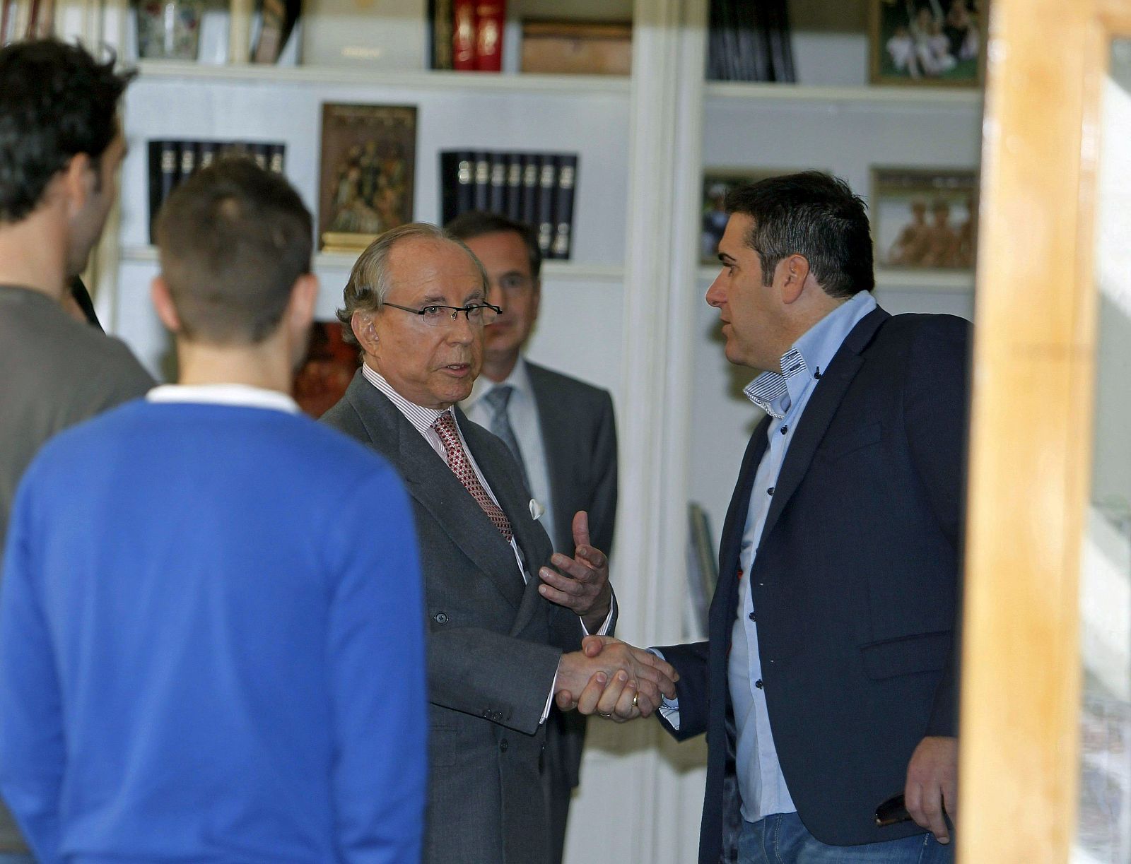 Ruiz Mateos recibe a los jugadores del Rayo Vallecano