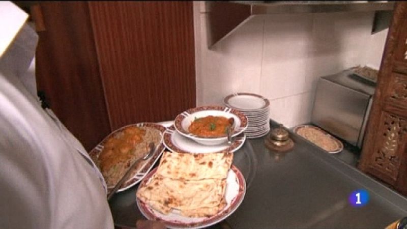 'En familia' nos presenta a cinco familias que viven "El mundo entre fogones"