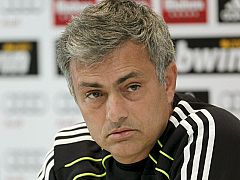 Mourinho: "Quieren acabar con la Liga la próxima semana, a lo mejor doy una ayuda"
