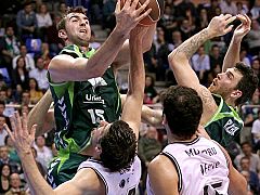 Unicaja se da un festín ante el Bilbao Basquet y aspira a 'playoffs'