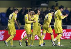 El Sporting logra un polémico empate que rompe al Villarreal