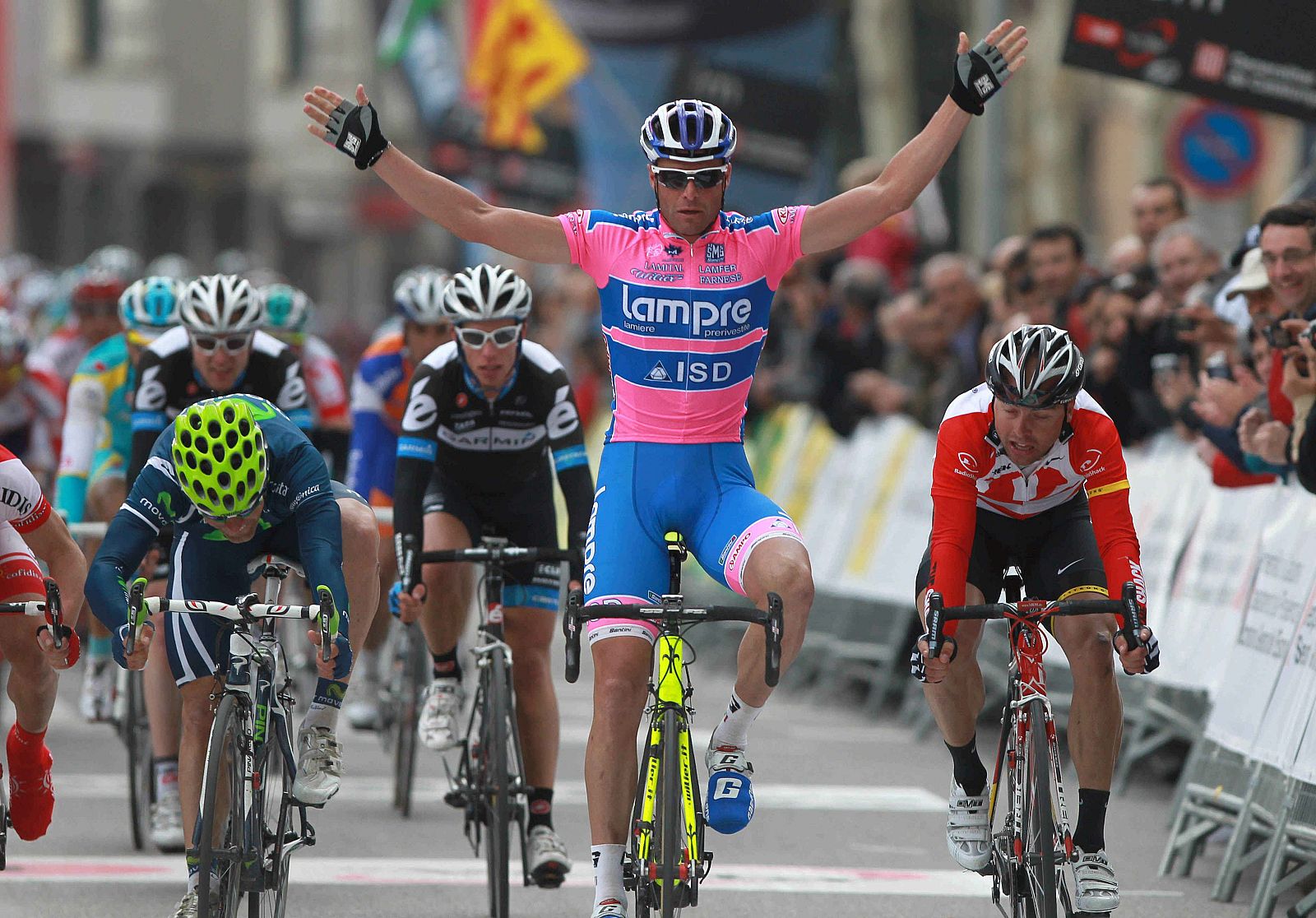 EL ITALIANO PETACCHI GANA AL ESPRINT LA SEGUNDA ETAPA