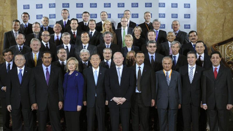 Los aliados aumentan la presión para que Gadafi se vaya pero estudian armar a los rebeldes