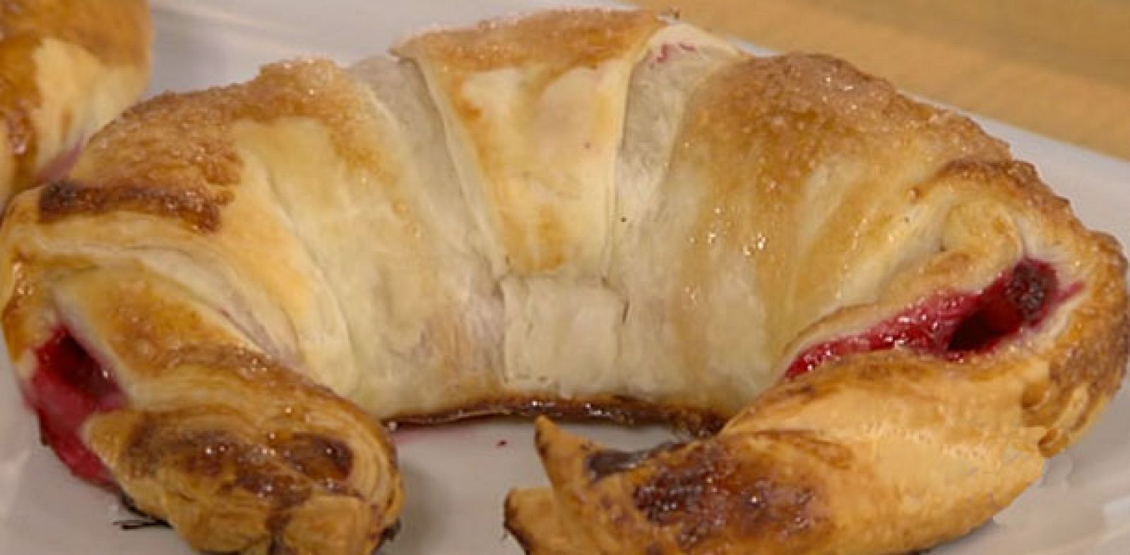 Cruasán relleno de frambuesas