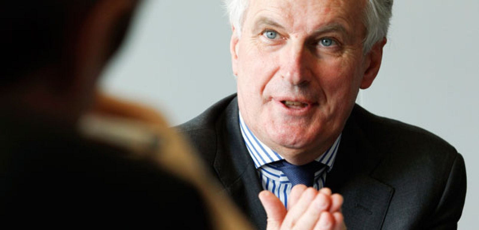 El comisario europeo de Mercado Interior, Miguel Barnier, defiende la restricción de primas a empresarios