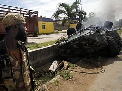 Un Gbagbo atrincherado se niega a reconocer su derrota pese a la rendición de sus tropas