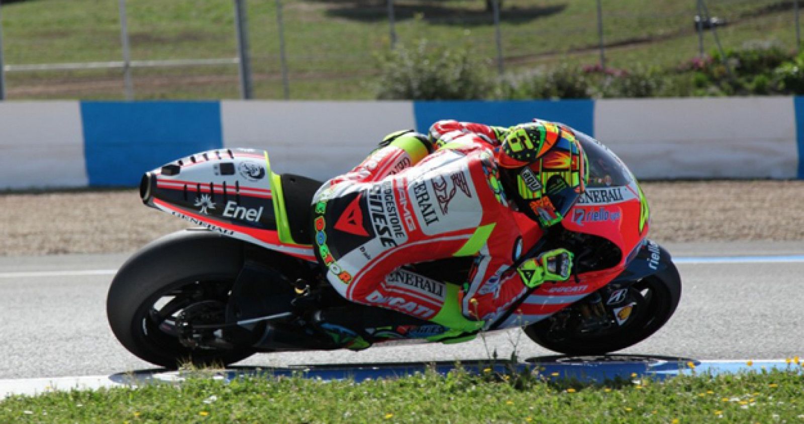 Rossi prueba la Ducati GP12 en Jerez