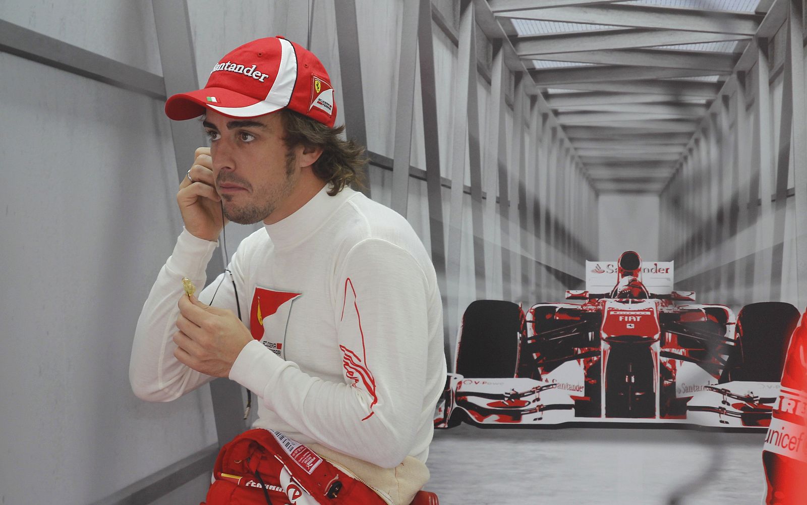 Fernando Alonso  antes de comenzar el GP de Malasia.