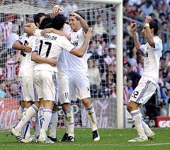 Un inédito Madrid se agarra a la Liga en Bilbao