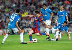El Barcelona sufre para doblegar al Almería y llegar tranquilo al clásico
