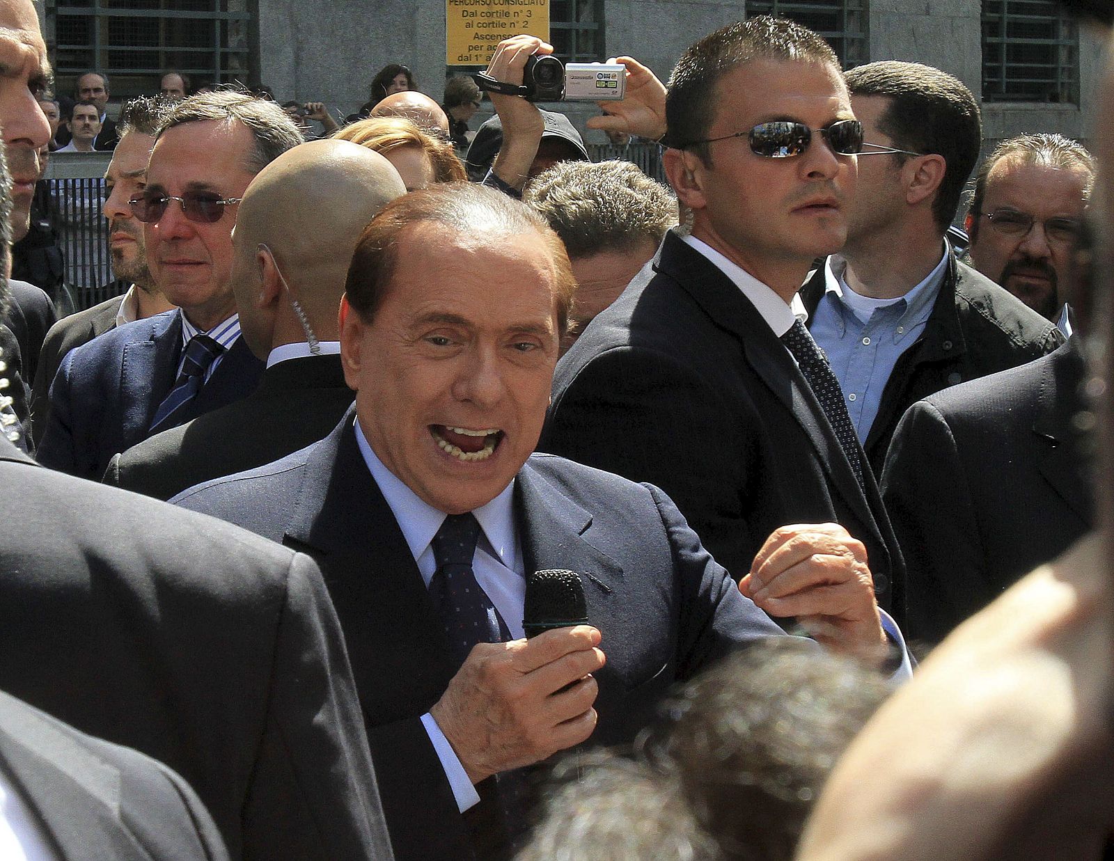 SILVIO BERLUSCONI VUELVE A LOS TRIBUNALES POR SEGUNDA VEZ EN QUINCE DÍAS