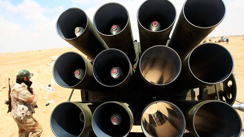 Sarkozy promete al líder de los rebeldes libios intensificar el apoyo a la revolución 