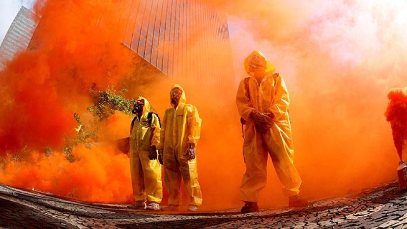 Miles de personas piden en la frontera del Rin el final del uso de la energía nuclear