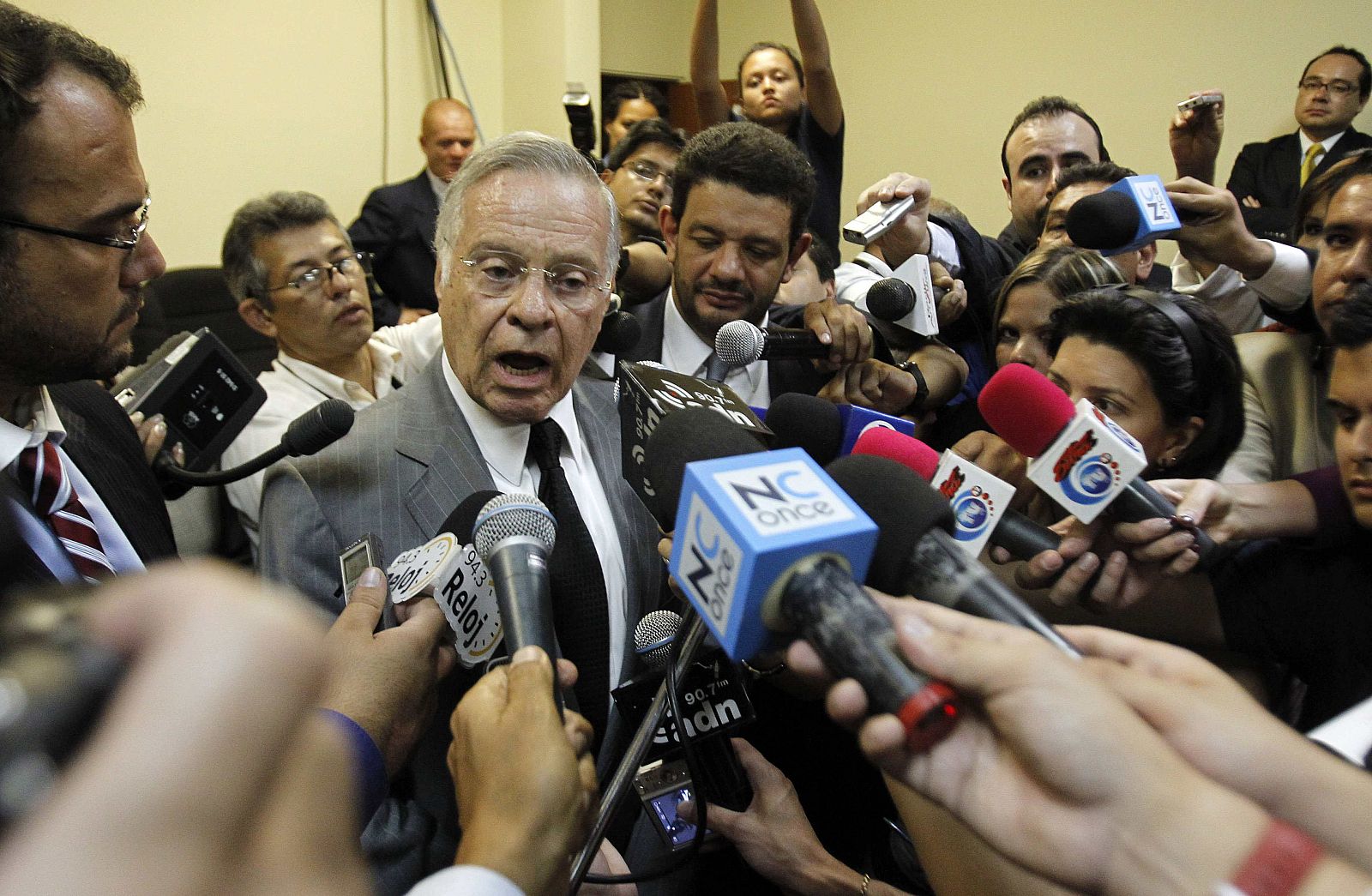 Condenan a cinco años de prisión al expresidente costarriscense Miguel Ángel Rodríguez