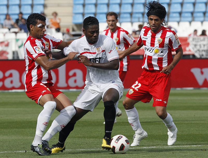 El Sevilla se afianza en Europa y hunde más aún al Almería