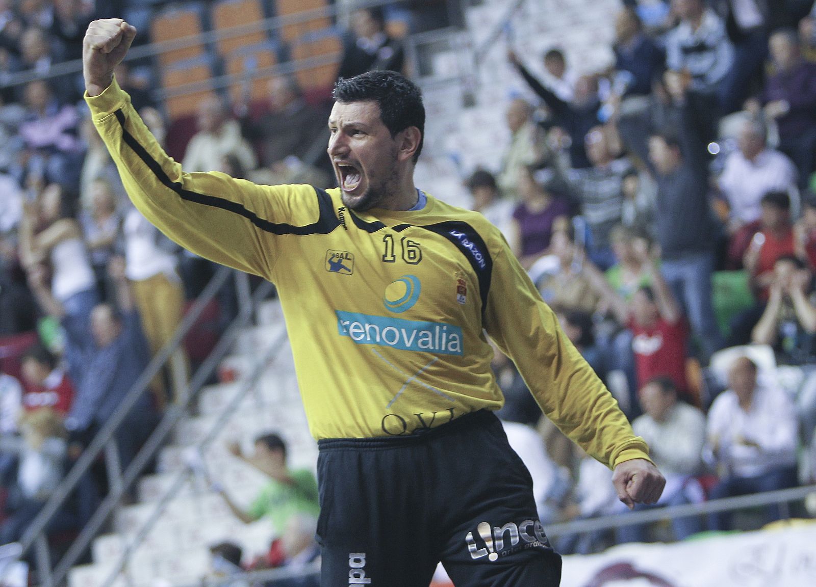 30-27. EL RENOVALIA CIUDAD REAL RETRASA EL ALIRÓN DEL BARCELONA