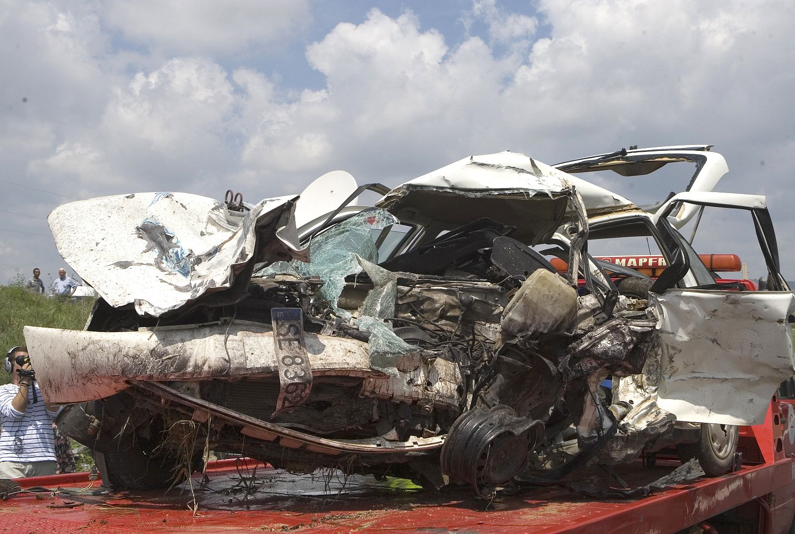 UNA MADRE Y SU HIJO ,ENTRE LOS CUATRO FALLECIDOS EN UN CHOQUE EN SEVILLA