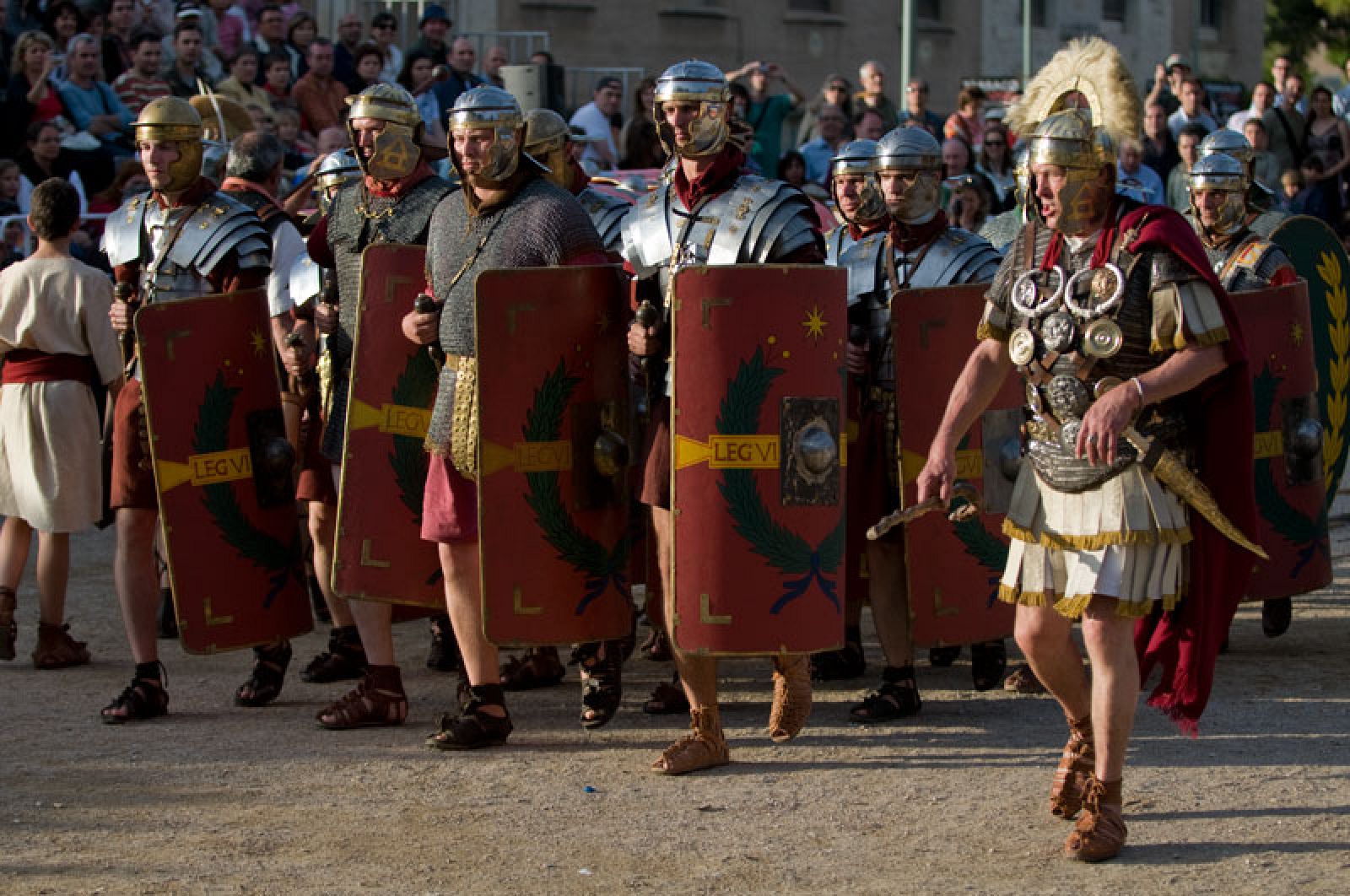 Legionarios romanos en  formación en el Festival de Tarraco Viva