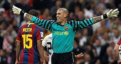 Valdés y la defensa, otro de los puntales de este Barça campeón