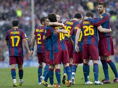 El Barça se lleva el derbi y afina para el alirón