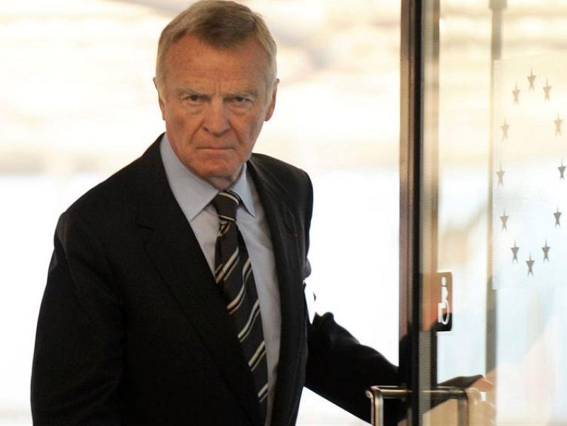 Los mercados siguen comprando deuda griega, pero le obligan a subir el interés