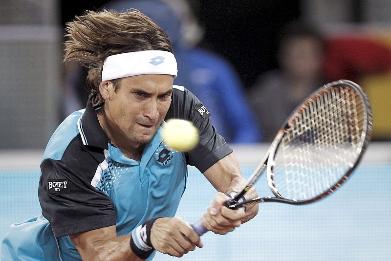 David Ferrer le regala su raqueta