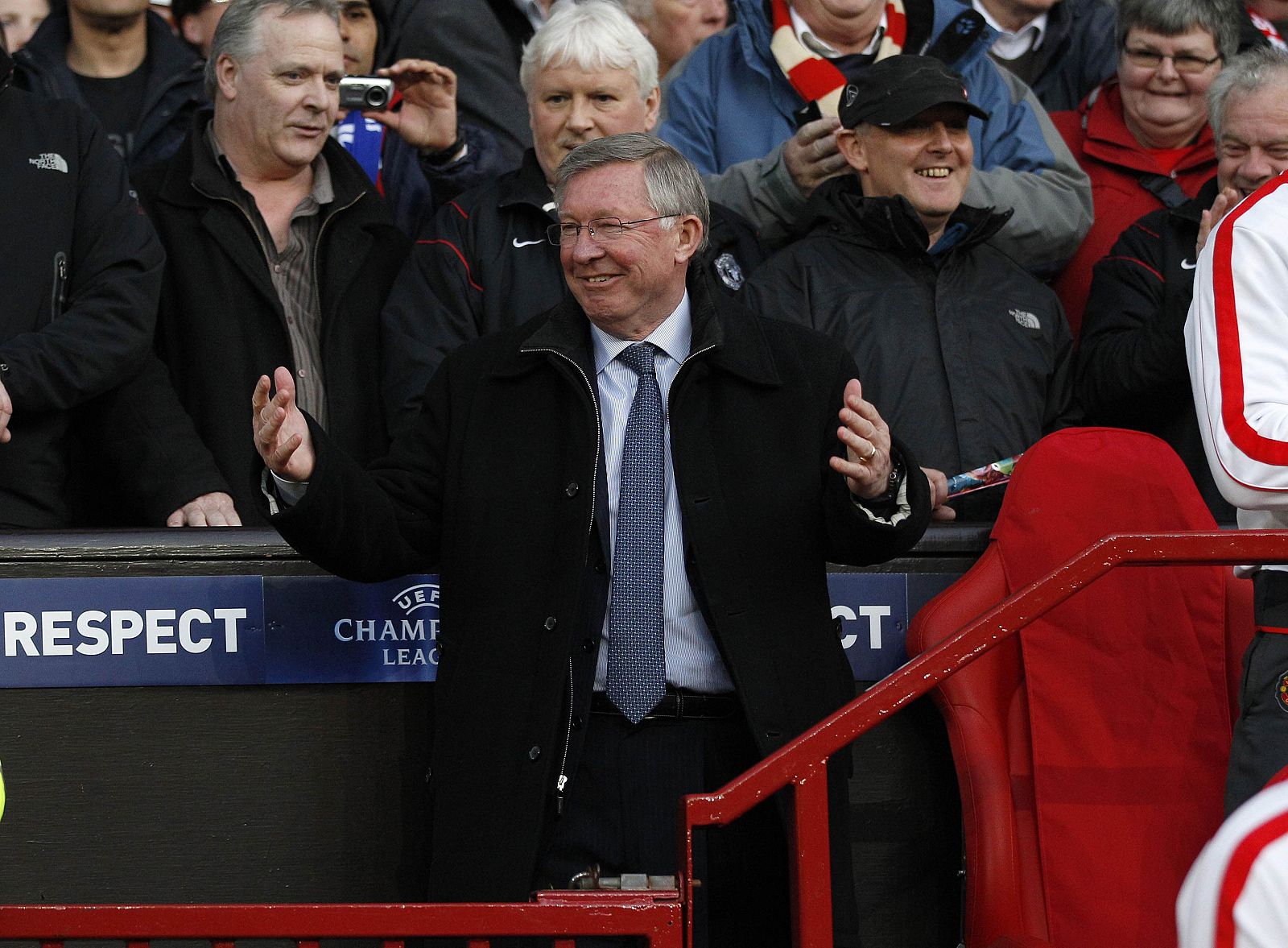 El manager del Manchester United, Alex Ferguson, se prepara para recibir al Chelsea.