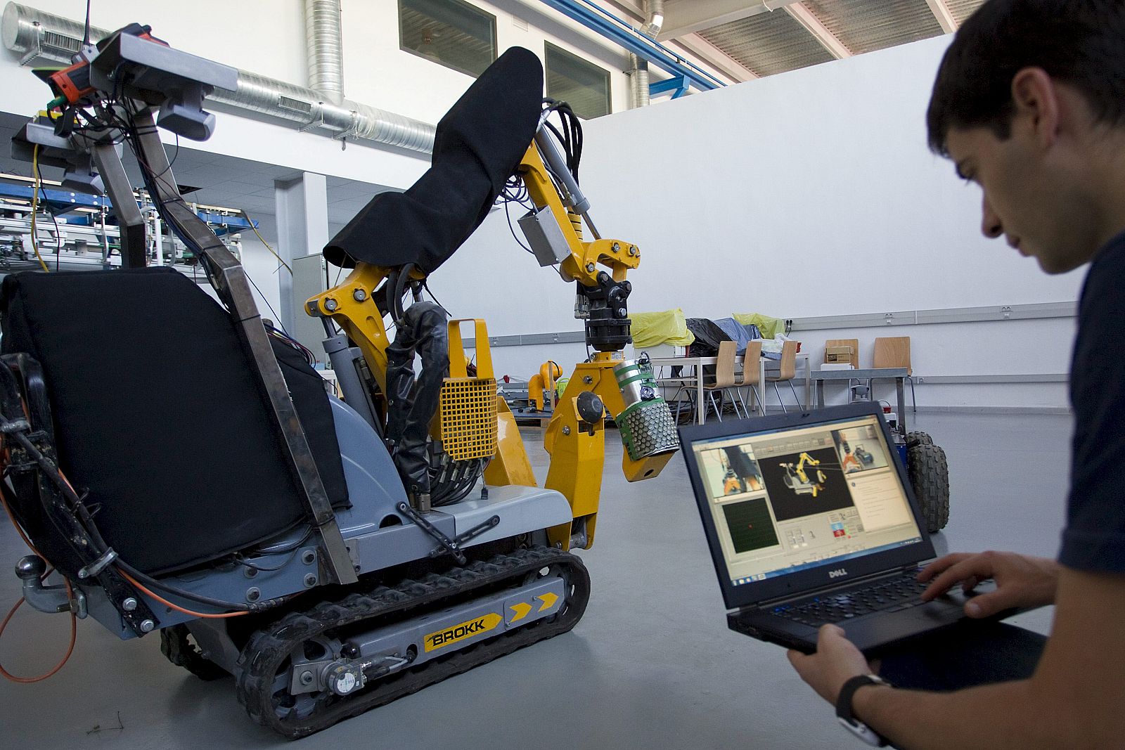 El 'Alacrane' puede ser dirigido a distancia para rescatar a personas bajo los escombros