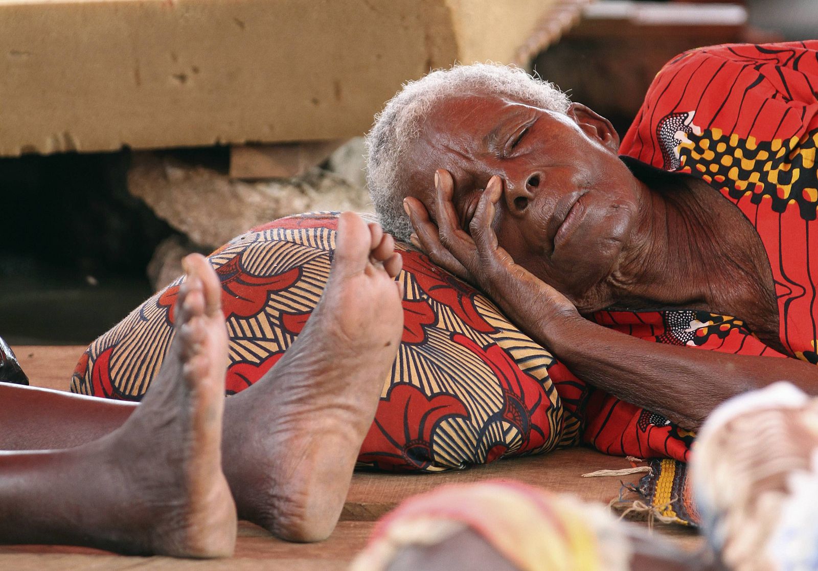 Una mujer marfileña en uno de los campos habilitados durante el conflicto