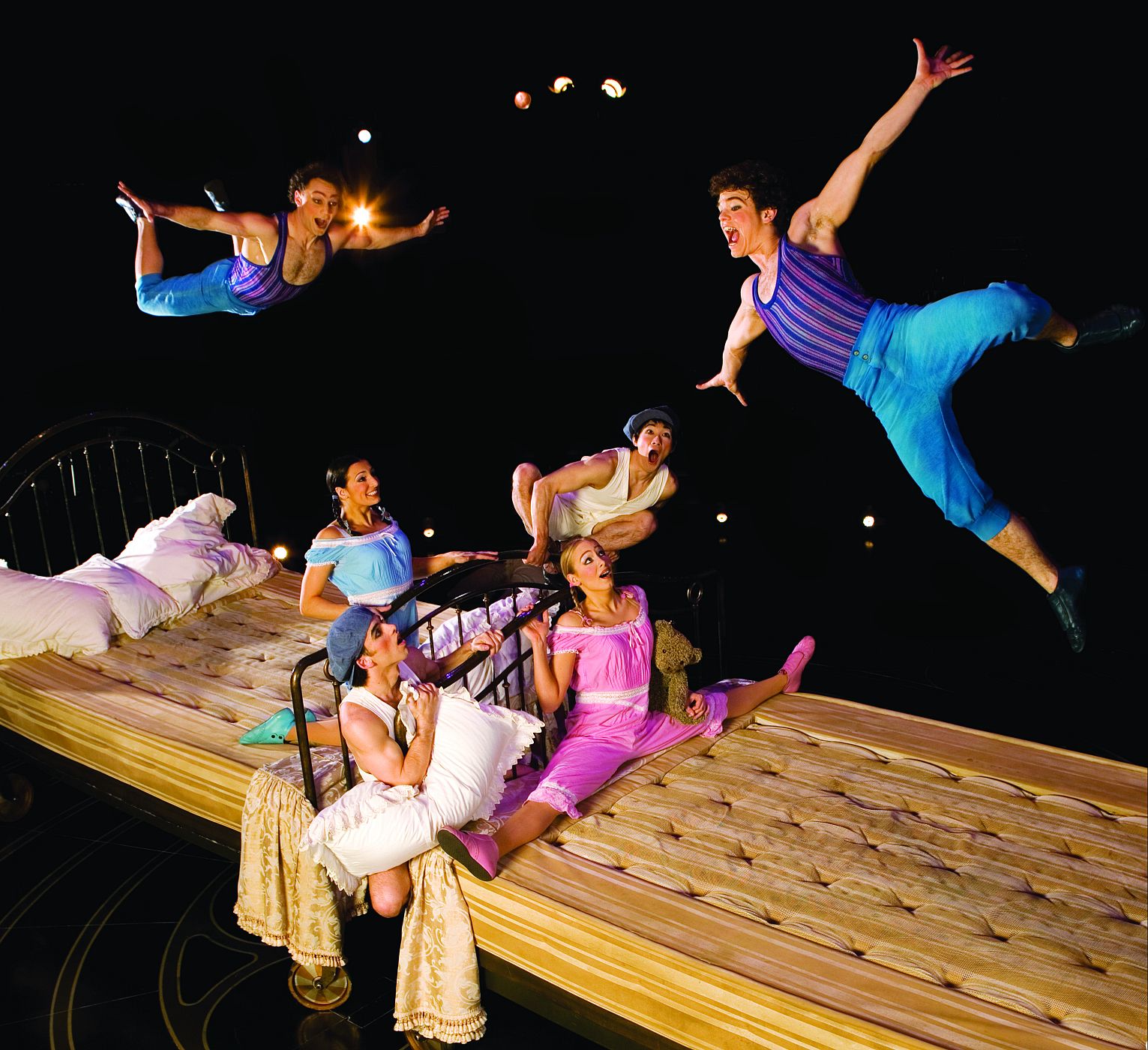 Las camas elásticas son una de las novedades de 'Corteo'