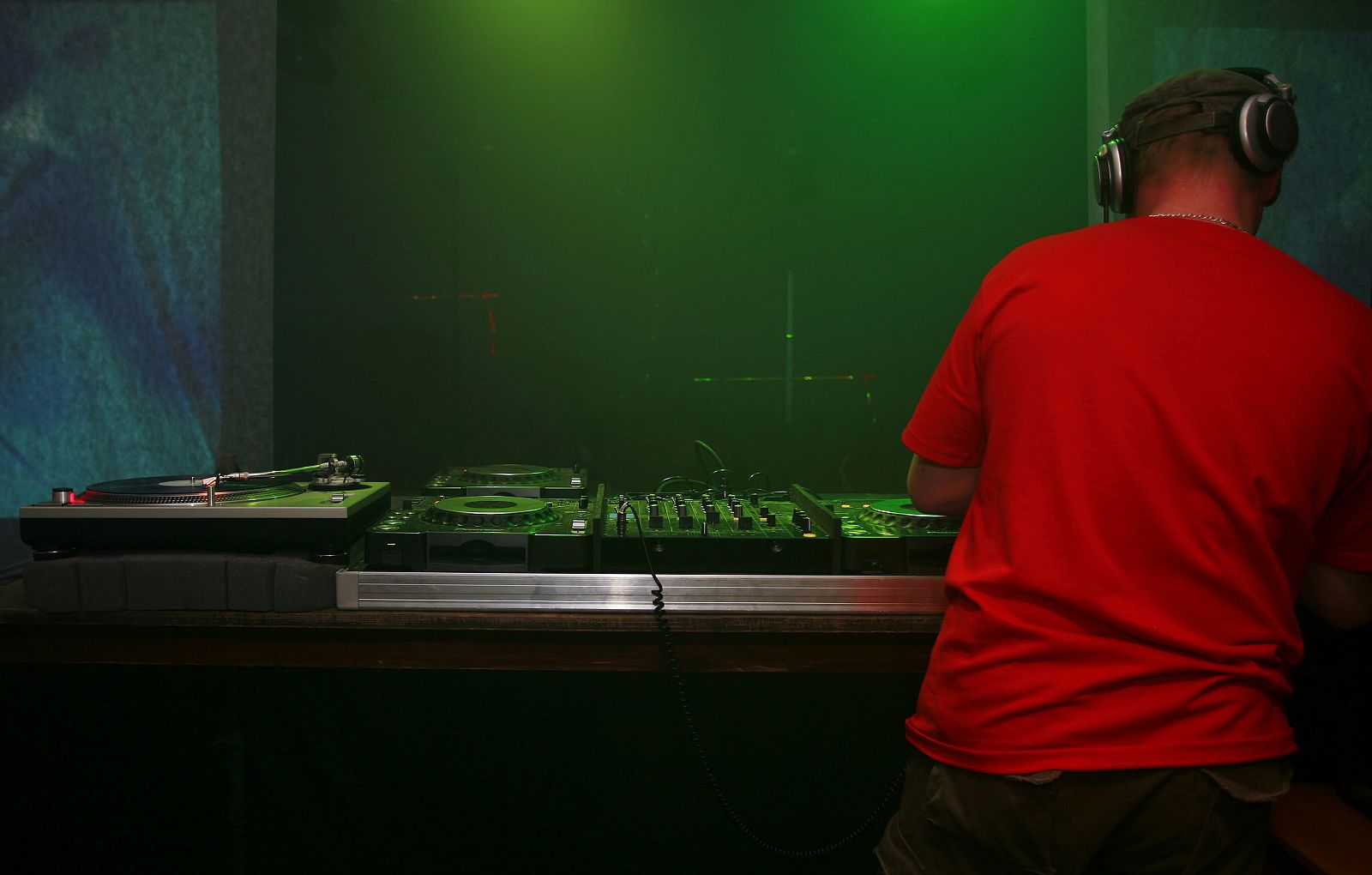 Permanecer mucho tiempo en un ambiente ruidoso puede provocar la pérdida de audición