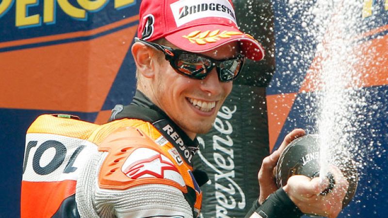 Stoner arrasa en Montmeló