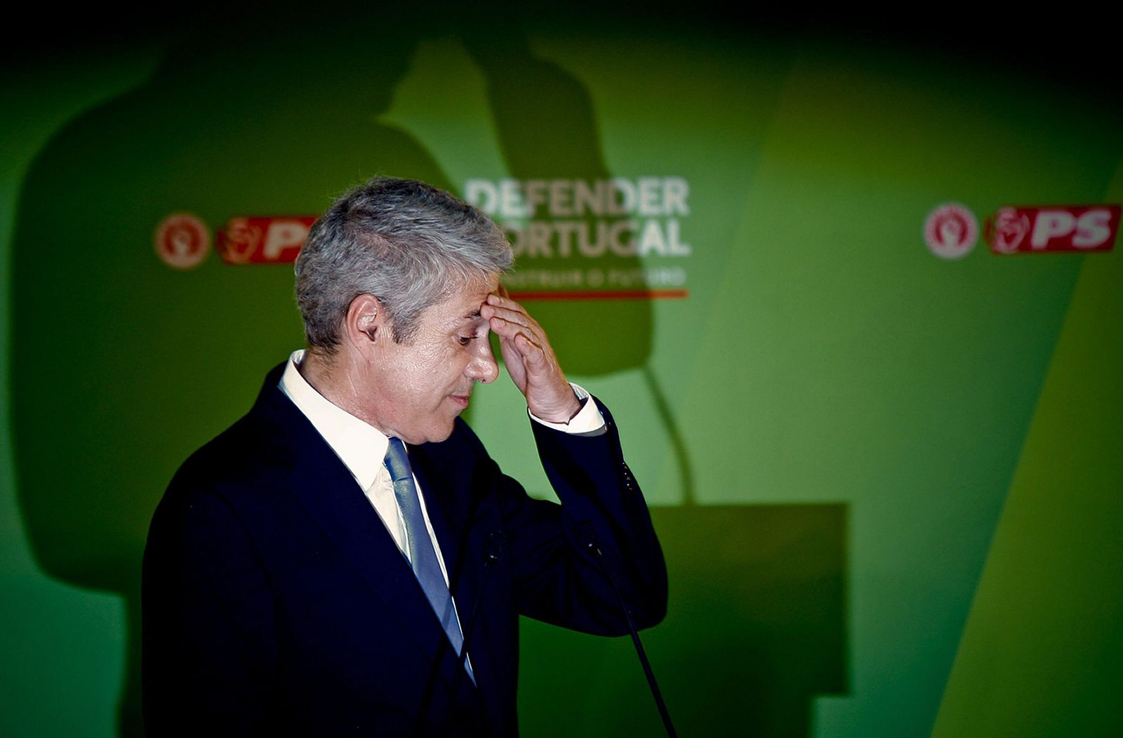 José Sócrates tras dimitir como líder de su partido