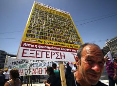 Nueva huelga en Grecia mientras el PIB se desploma en el primer trimestre