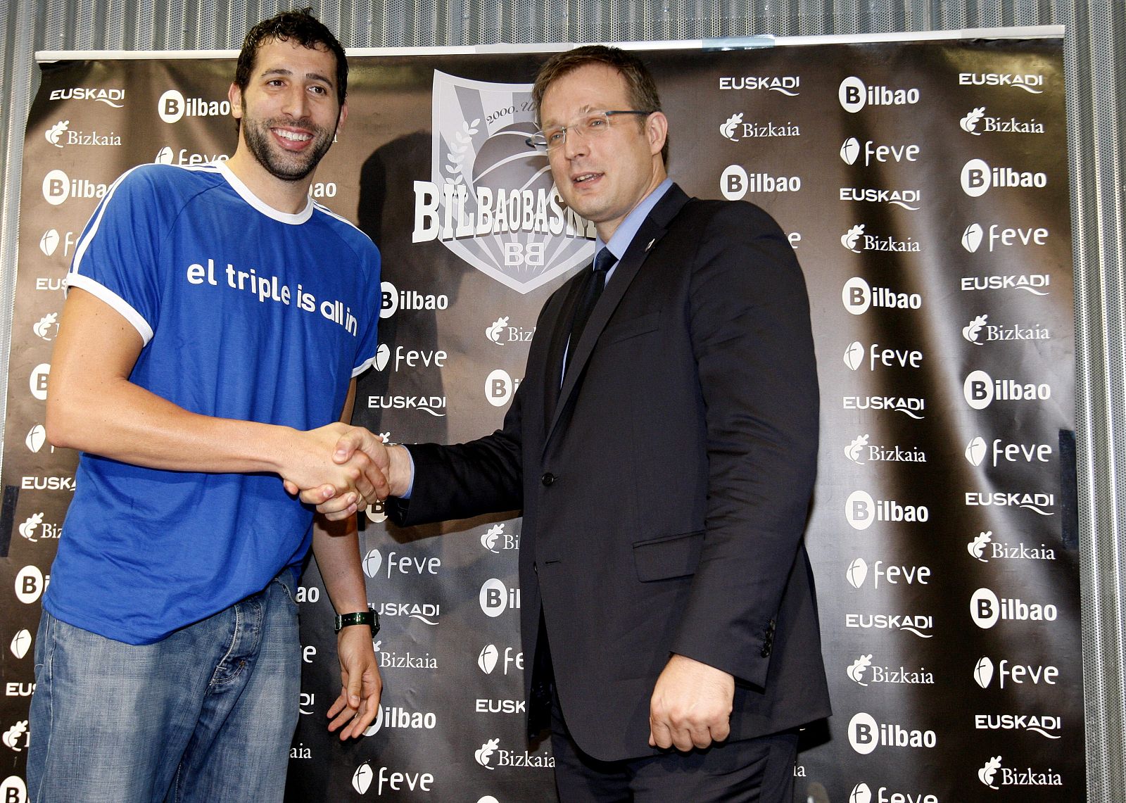 MEMBRÚ SE DESPIDE DE LA SELEECCIÓN Y RENUEVA HASTA 2013