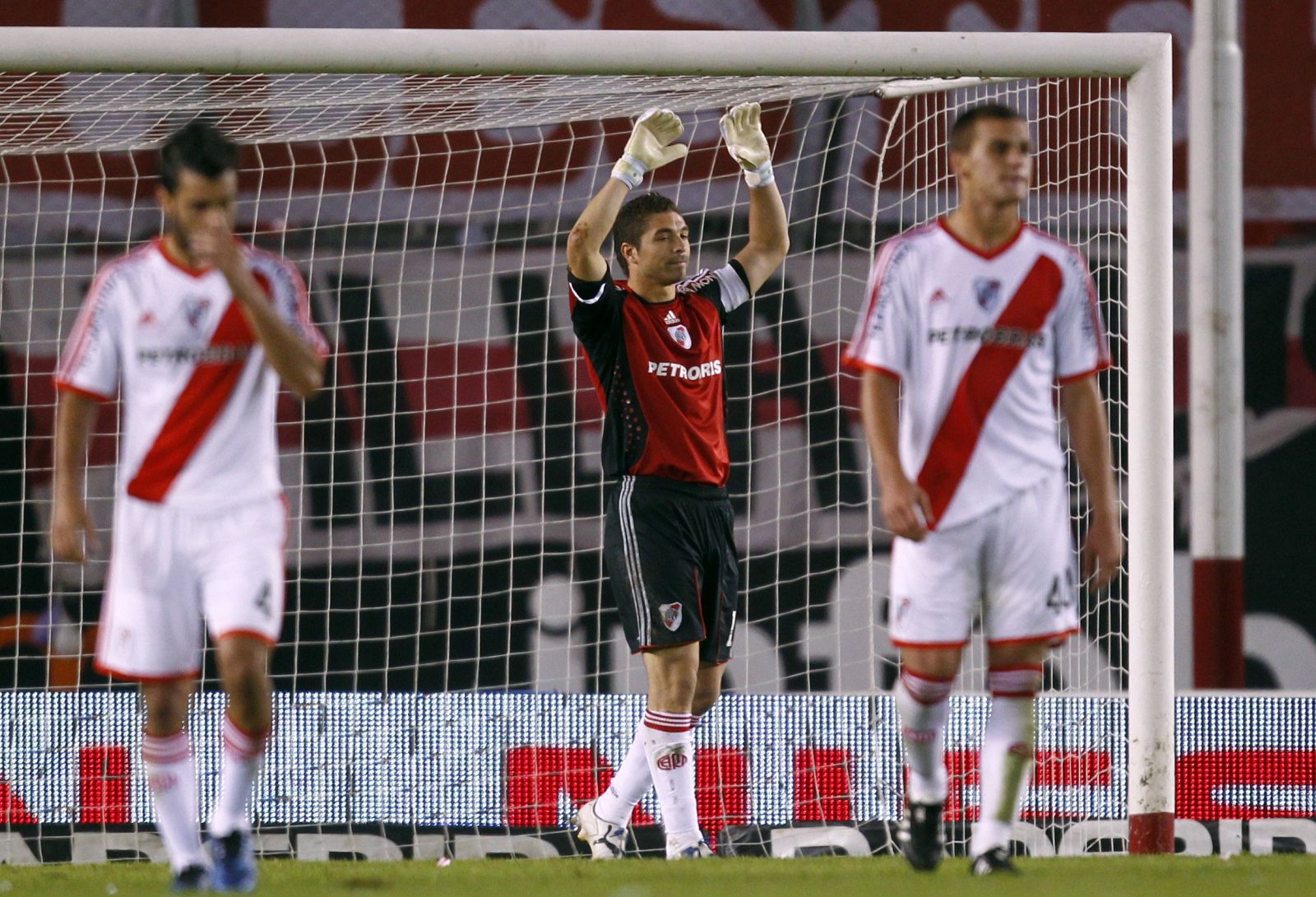 River Plate's goalkeeper Carrizo apologizes to teammates after conceding a goal during their Argentine First Division soccer match against San Lorenzo de Almagro in Buenos Aires