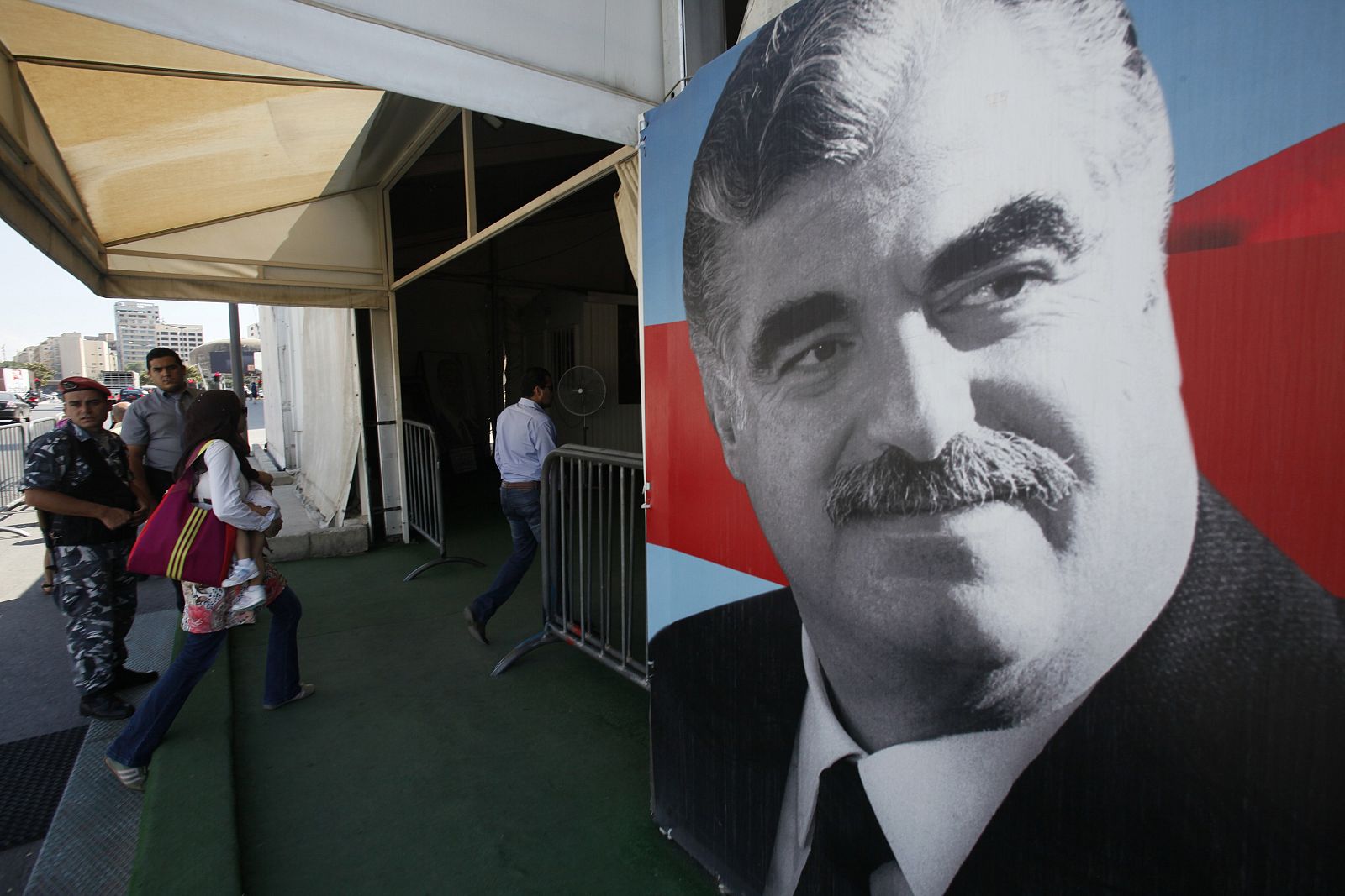 La tumba del exprimer ministro libanés asesinado, Rafik Hariri, se ha convertido en un lugar de peregrinaje.