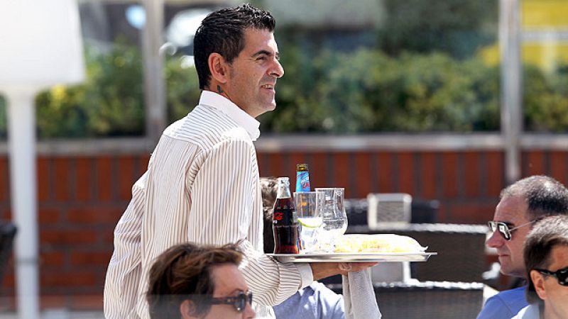 El paro baja por tercer mes y registra 67.858 desempleados menos en junio