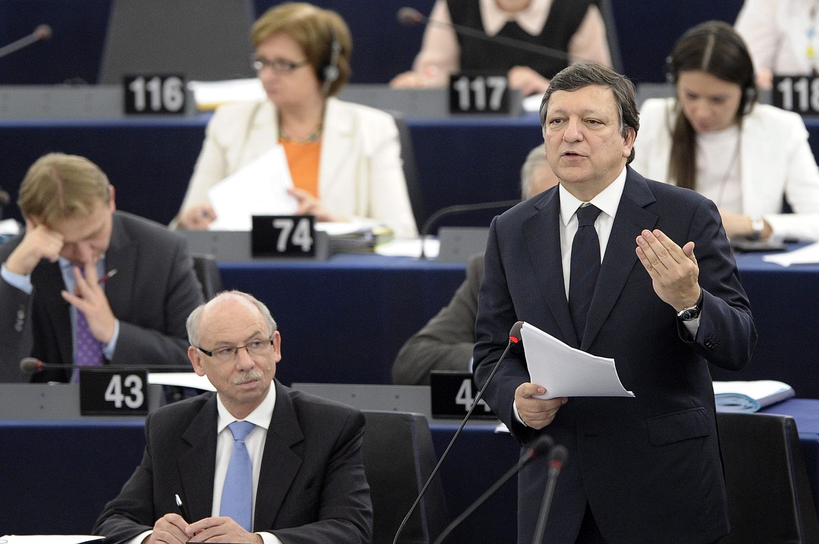 El presidente de la Comisión europeoa, José Manuel Durao Barroso, interviene durante la sesión plenaria del Parlamento Europeo, celebrada en Estrasburgo, Francia.