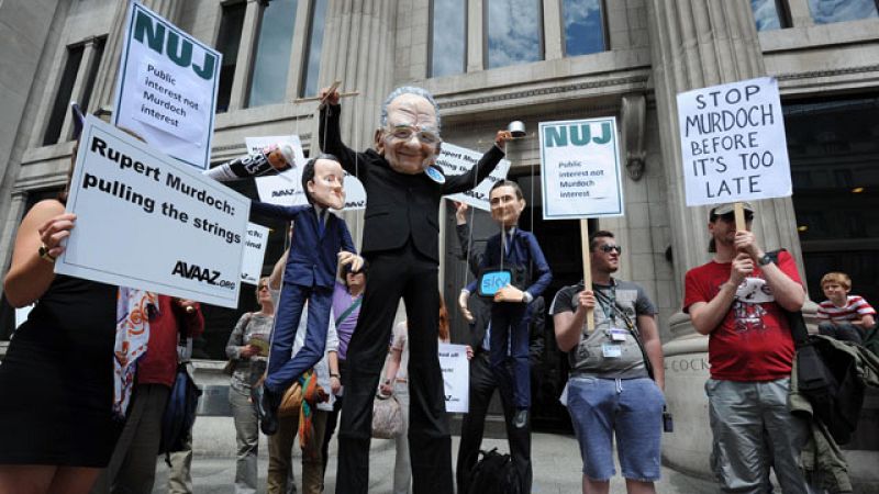 Los pinchazos telefónicos se cobran una nueva víctima: los familiares de soldados británicos