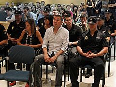 Otegi dice que el fin de la violencia es "irreversible" porque "sobra y estorba"