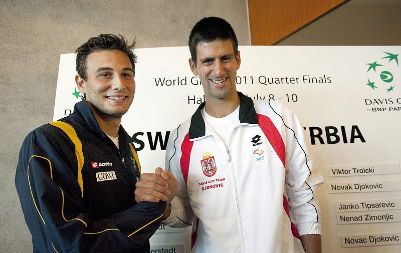 La rodilla izquierda no perdona a Djokovic en la Davis