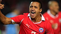 Alexis Sánchez guía a Chile ante Uruguay y Perú tumba a México
