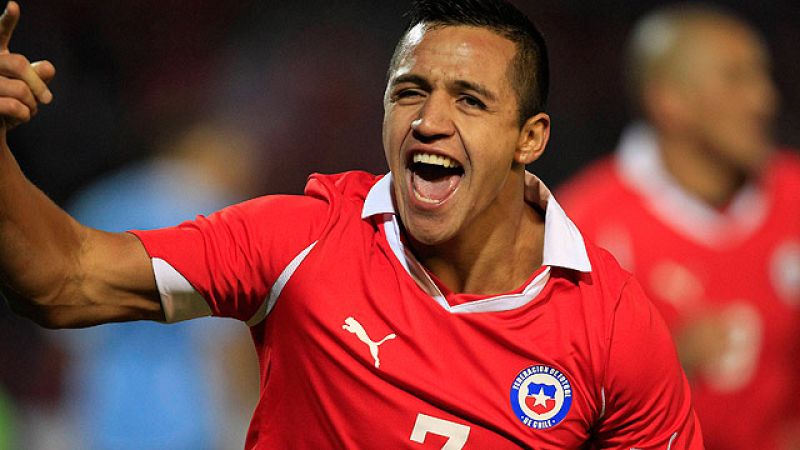Alexis Sánchez guía a Chile ante Uruguay y Perú tumba a México