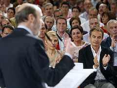 Rubalcaba propone una tasa bancaria para crear empleo juvenil y lanza guiños al 15M