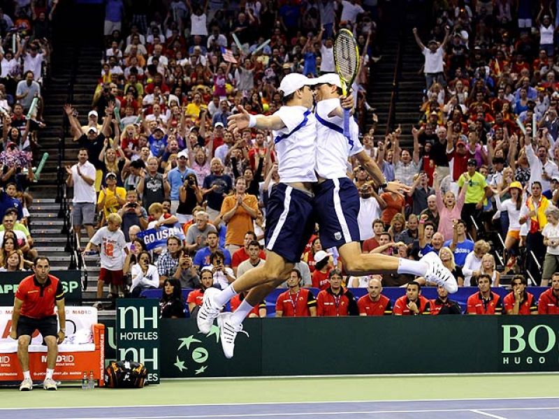 España cayó ante los gemelos Bryan pero mereció mucho más