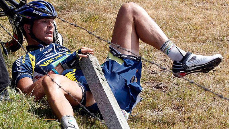 Expulsan del Tour al vehículo que embistió a Flecha y Hoogerland